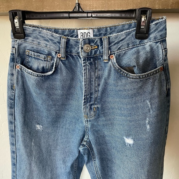 BDG Urban Outfitters| Mom Jeans, Lightly Distressed—Size 25••• - Picture 3 of 11